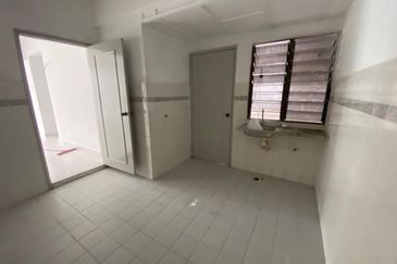 Turf View Apartment (Mutiara Serdang)