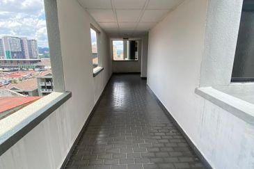 Turf View Apartment (Mutiara Serdang)