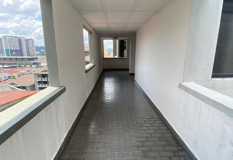 Turf View Apartment (Mutiara Serdang)