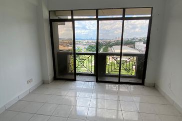Turf View Apartment (Mutiara Serdang)
