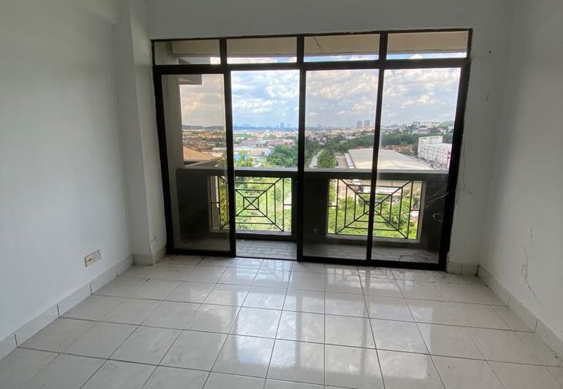 Turf View Apartment (Mutiara Serdang)