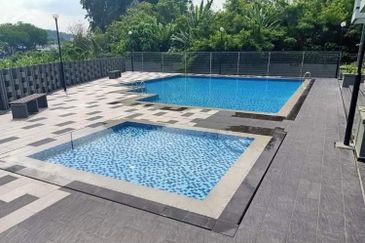 Turf View Apartment (Mutiara Serdang)