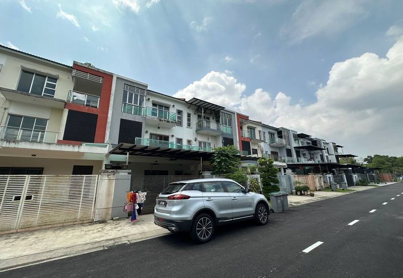 Bina Park Bandar Seri Alam