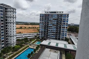 Seri Austin Luxury Apartment