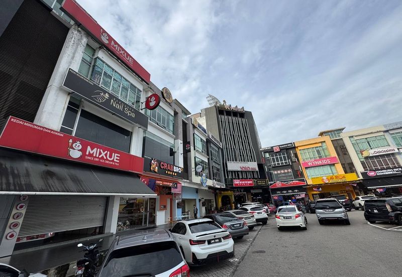 Jalan Austin Heights