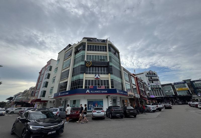 Jalan Austin Heights