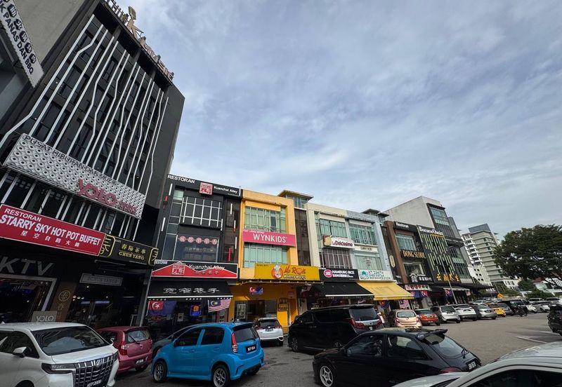 Jalan Austin Heights