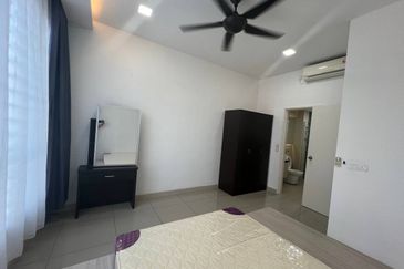 Dedaun Hijau (Greenfield Regency)