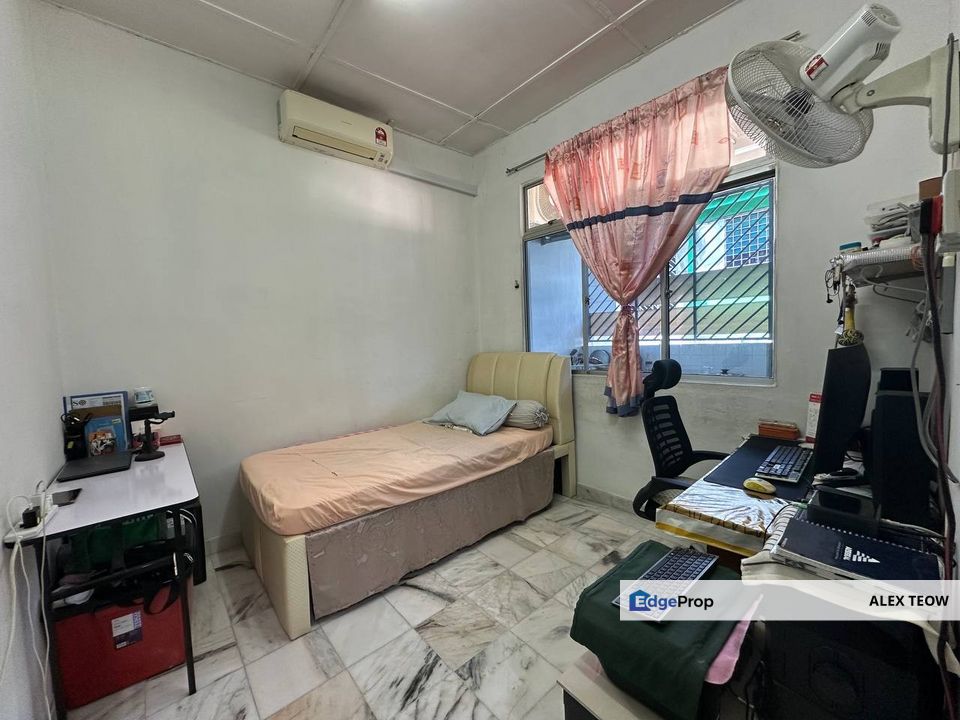 Taman Universiti Single Storey Terrance For Sale/ Skudai, Johor, Skudai