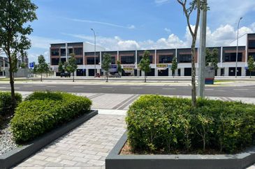 Pusat Komersial Suria (68 Avenue)