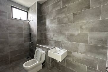 Taman Mutiara Maju Double Storey Cluster House For Sale/ Skudai