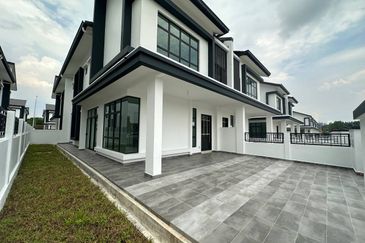 Taman Mutiara Maju Double Storey Cluster House For Sale/ Skudai