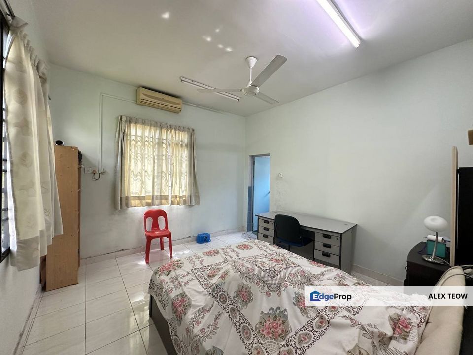 Taman Mutiara Rini Jalan Bakti Double Storey Endlot For Sale/ Skudai, Johor, Skudai