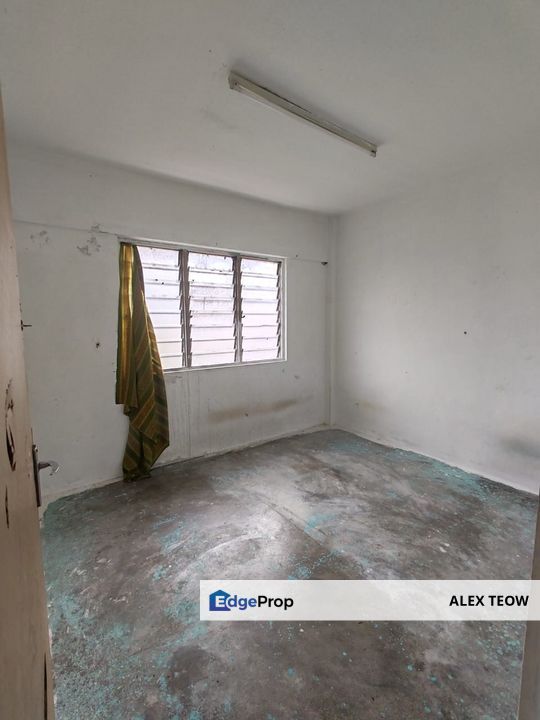 Flat Taman Daya For Sale/ Jalan Sagu/ Full Loan, Johor, Johor Bahru