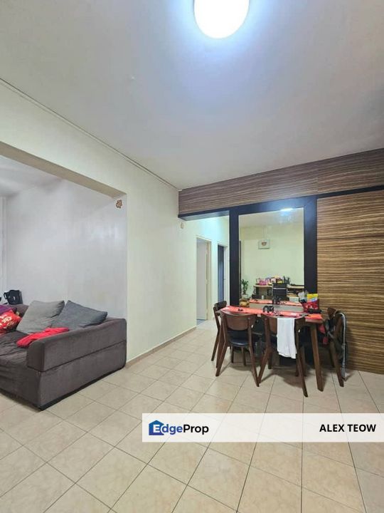 Putri Ria Apartment For Sale/ 3R 2B/ 950sqft/ Megah Ria/ Masai, Johor, Masai