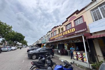 Taman Cahaya Masai Double Storey Shop Lot For Sale/ Pasir Gudang