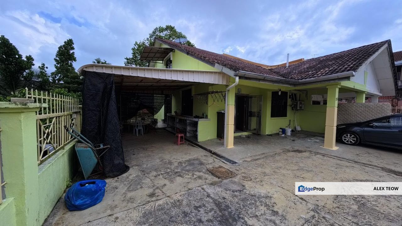 Megah Ria Jalan Api-Api 1.5 Storey Semi-D For Sale/ Masai, Johor, Masai