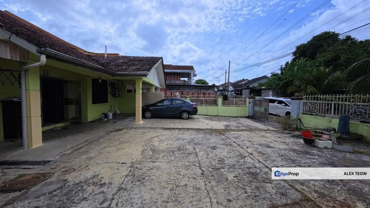 Megah Ria Jalan Api-Api 1.5 Storey Semi-D For Sale/ Masai, Johor, Masai