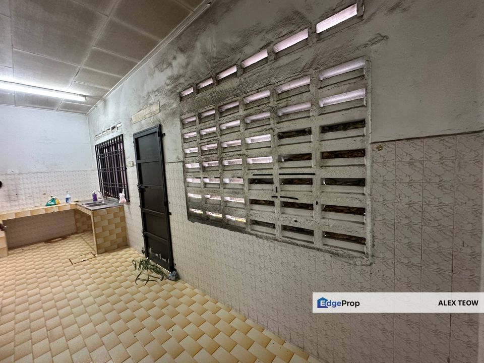 Taman Ungku Tun Aminah Jalan Pendekar Single Storey Terrance For Sale/ Skudai, Johor, Skudai