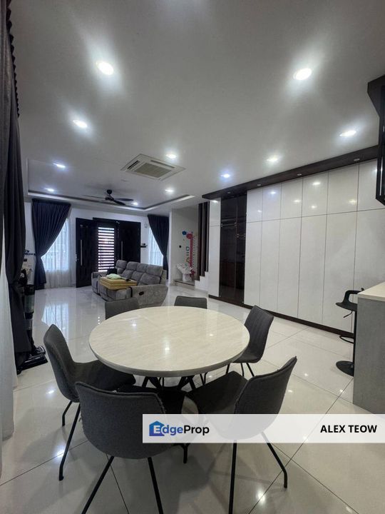 Taman Nusa Sentral 3 Storey Cluster House For Sale/ Iskandar Puteri, Johor, 