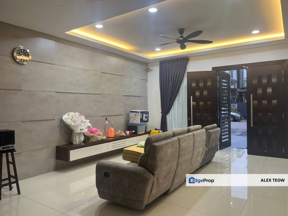 Taman Nusa Sentral 3 Storey Cluster House For Sale/ Iskandar Puteri, Johor, 