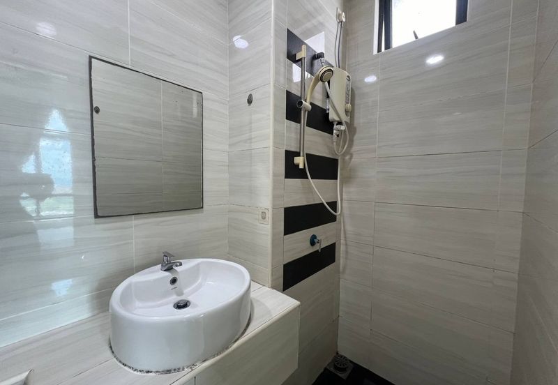 D'Summit Residences @ Kempas Utama