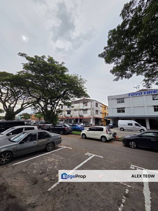 Taman Puteri Wangsa Jalan Beladau Double Storey Shop Lot For Sale/ Ulu Tiram, Johor, Johor Bahru