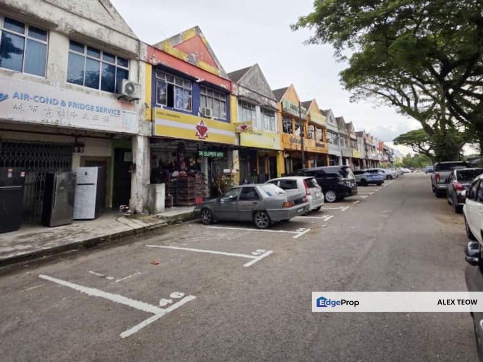 Taman Puteri Wangsa Jalan Beladau Double Storey Shop Lot For Sale/ Ulu Tiram, Johor, Johor Bahru