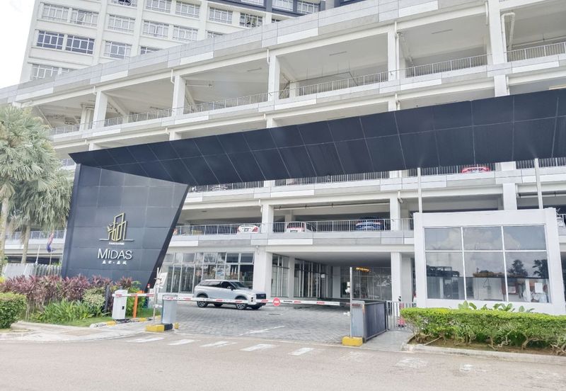 Midas Perling Apartment