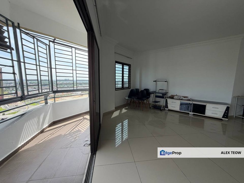 Seri Mutiara Apartment For Sale/ 3R 2B/ 1324sqft/ Seri Alam/ Masai, Johor, Masai