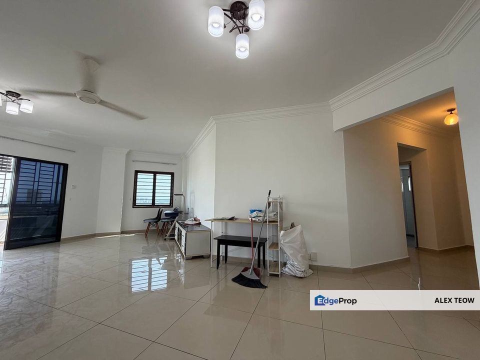 Seri Mutiara Apartment For Sale/ 3R 2B/ 1324sqft/ Seri Alam/ Masai, Johor, Masai