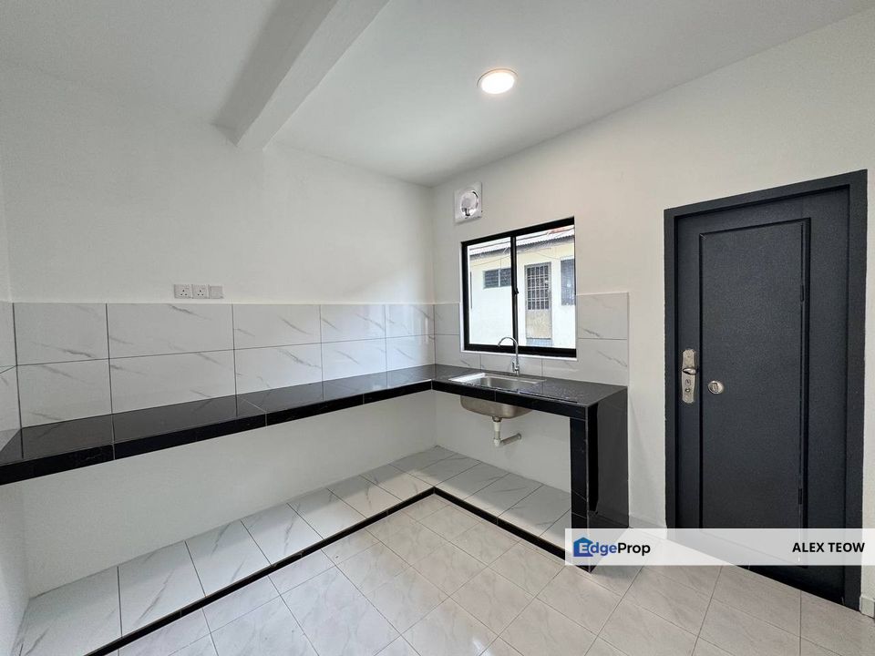 Taman Ungku Tun Aminah Fully Renovated Single Storey Terrance For Sale/ Skudai, Johor, Skudai