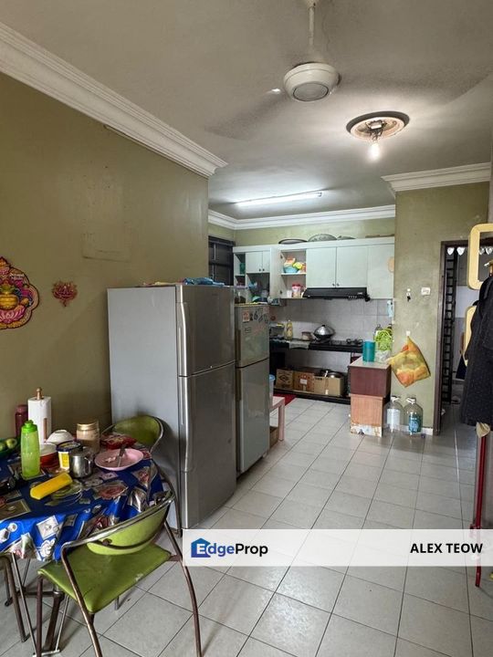 Nusa Perdana Apartment For Sale/ 3R 2B/ 900sqft/ Gelang Patah, Johor, Gelang Patah