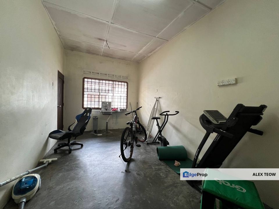 Taman Universiti Single Storey Terrance For Sale/ Skudai, Johor, Skudai