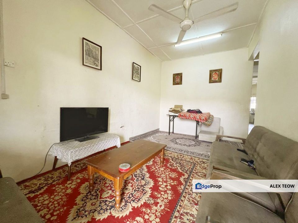 Taman Universiti Single Storey Terrance For Sale/ Skudai, Johor, Skudai