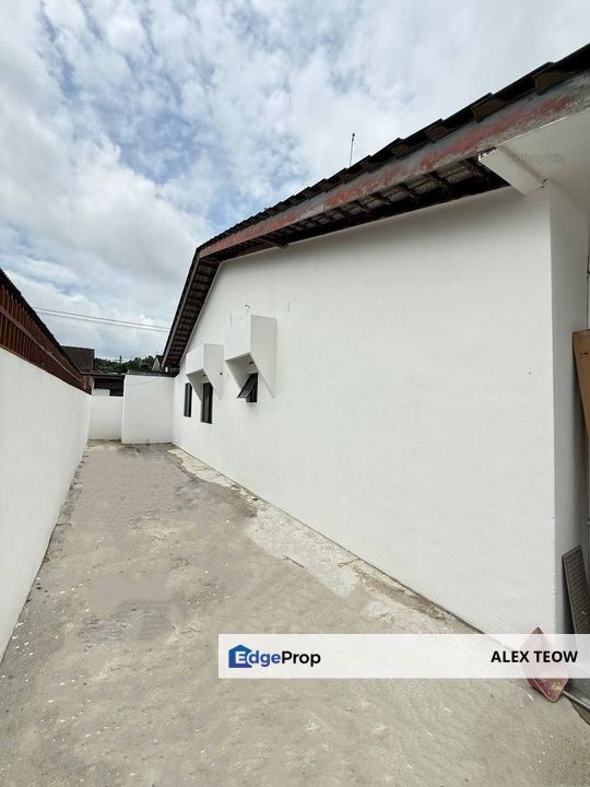 Taman Rinting Single Storey Endlot For Sale/ Masai, Johor, Masai