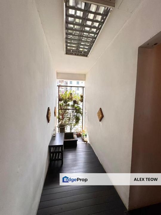 Suriamas Suites Apartment For Sale/ 3R 2B/ 1044sqft/ Larkin/ JB town, Johor, Johor Bahru