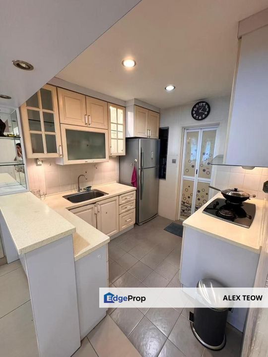 Suriamas Suites Apartment For Sale/ 3R 2B/ 1044sqft/ Larkin/ JB town, Johor, Johor Bahru