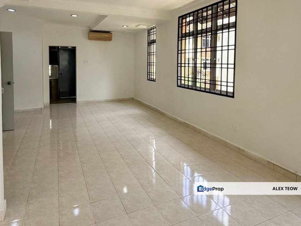 Nusavilla Town House For Sale/ 4R 3B/ 1647sqft/ Nusa Bestari/ Skudai, Johor, Nusajaya