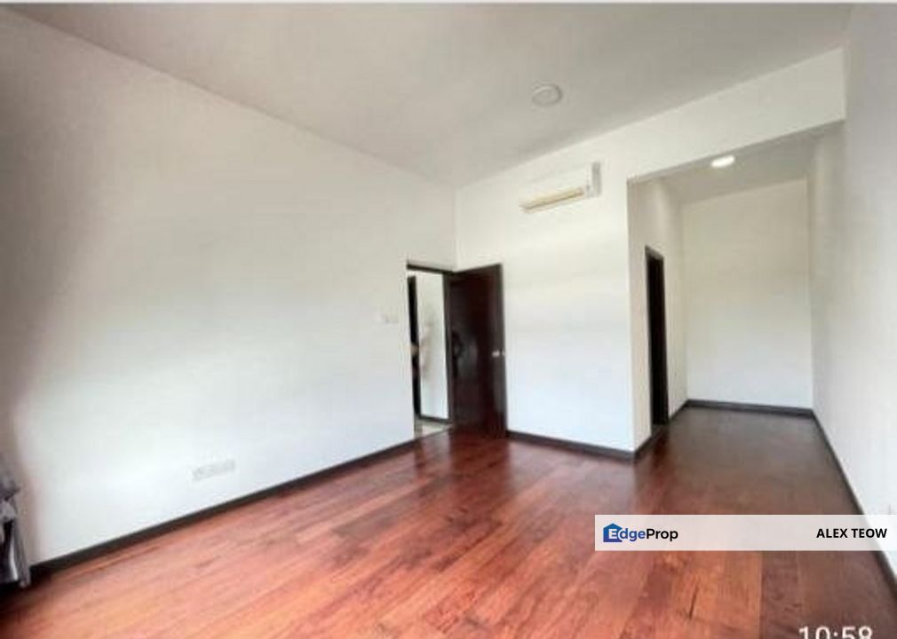 Molek Regency Apartment For Sale/ 2R 2B/ 1005sqft/ Taman Molek, Johor, Johor Bahru