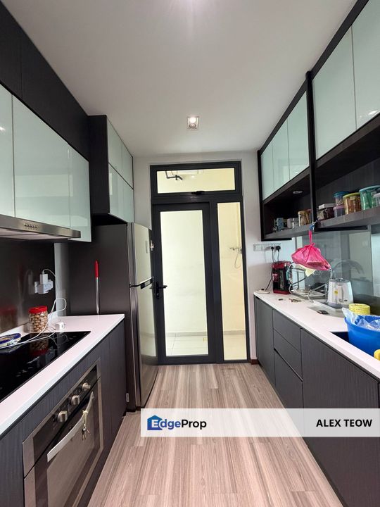 Cresent Bay Suites Apartment For Sale/ 3R 2B/ 1000sqft/ Bayu Puteri/ Permas Jaya, Johor, Johor Bahru