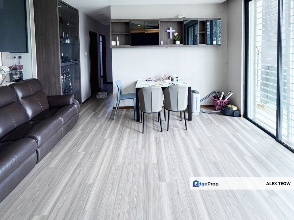 Cresent Bay Suites Apartment For Sale/ 3R 2B/ 1000sqft/ Bayu Puteri/ Permas Jaya, Johor, Johor Bahru