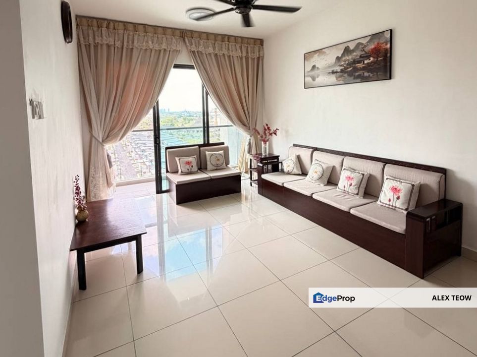The Raffles Suites Apartment For Sale/ 3R 2B/ 1068sqft/ Uda Utama, Johor, Skudai