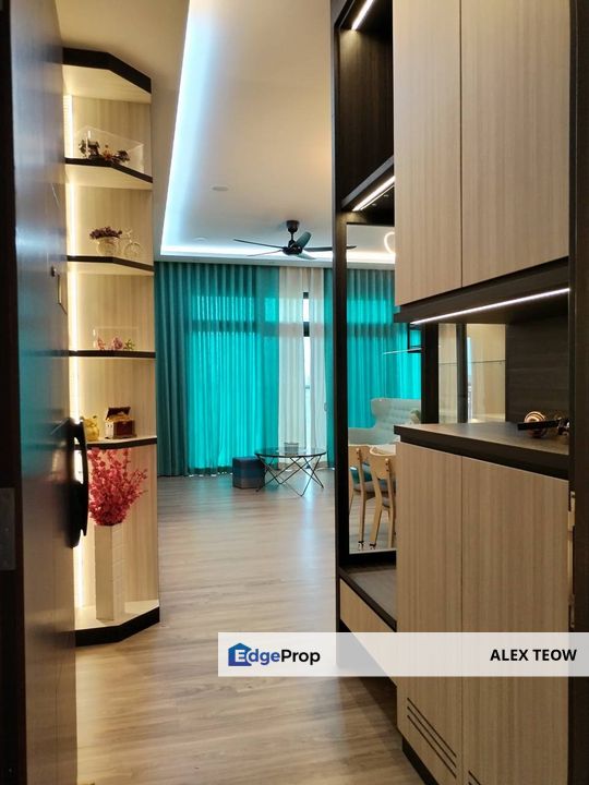 8scape Residence Apartment For Sale/ 3R 2B/ 1035sqft/ Taman Perling, Johor, Johor Bahru