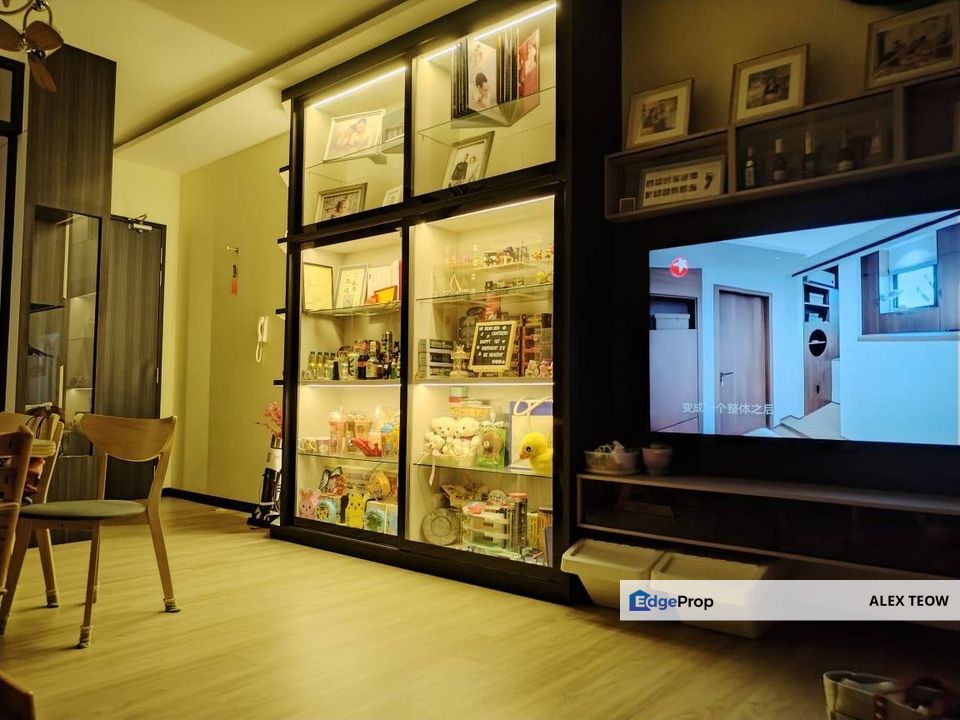 8scape Residence Apartment For Sale/ 3R 2B/ 1035sqft/ Taman Perling, Johor, Johor Bahru