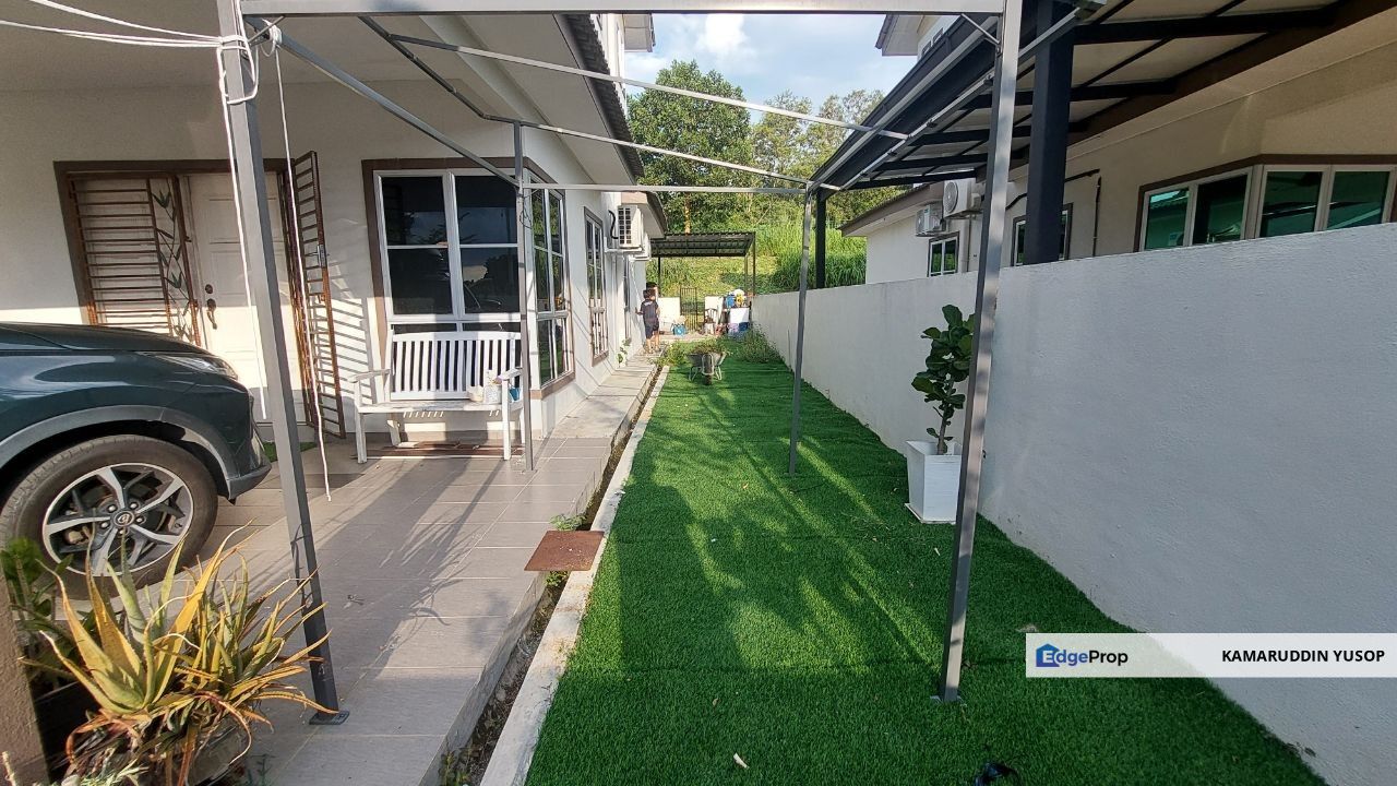 Rumah Semi-D 2-Tingkat Taman Chandan Putri 3 untuk dijual.
(Hadapan Universiti Sultan Azlan Shah), Perak, Kuala Kangsar