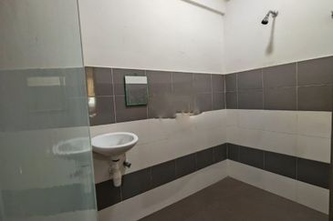 PANGSAPURI IKHLAS(TAMAN TUNKU INTAN SAFINA