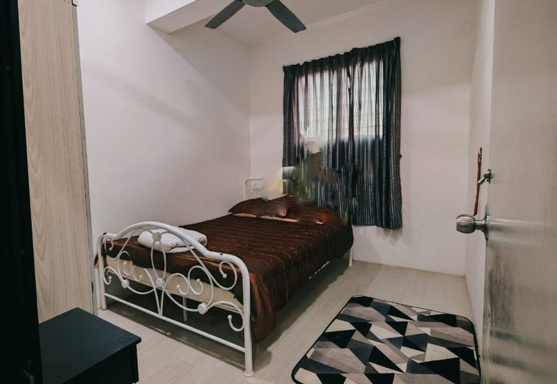 PANGSAPURI IKHLAS(TAMAN TUNKU INTAN SAFINA