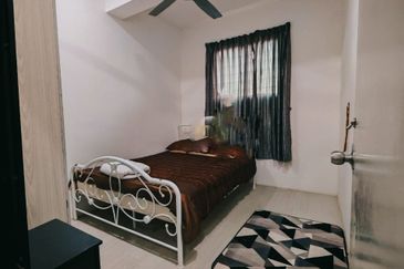 PANGSAPURI IKHLAS(TAMAN TUNKU INTAN SAFINA