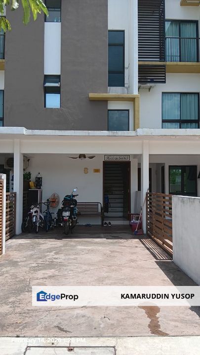 FREEHOLD TOWNHOUSE 3R3B GATED Guarded Cempakaseri 2 Kota Seriemas Golf KPJ University Nilai Sepang KLIA, Negeri Sembilan, Seremban